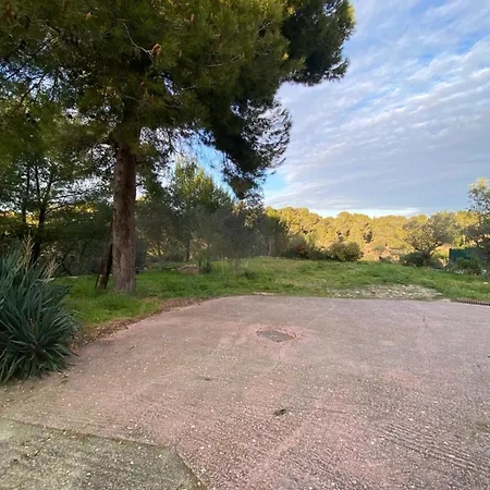 A Апартаменты *